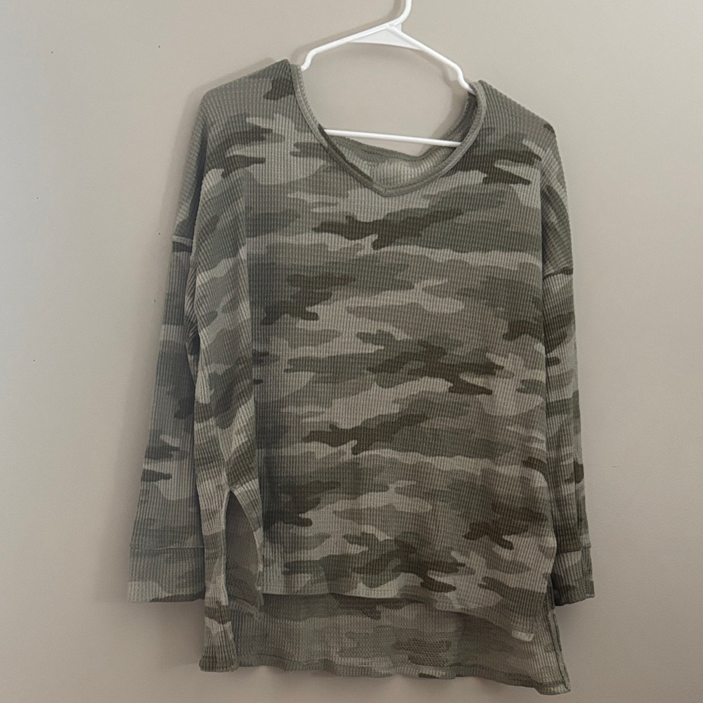 American Eagle Outfitters Camo Long Sleeve Tee